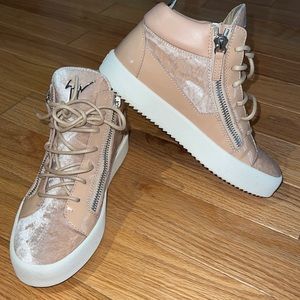 Giuseppe Velvet Patent Sneakers in size 38 (8) with zippers and laces